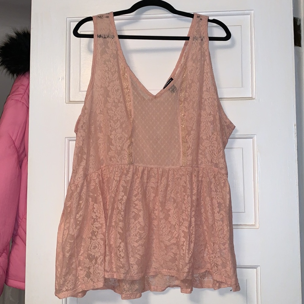 Size 4 / 4X Torrid peplum lace blush tank top blouse